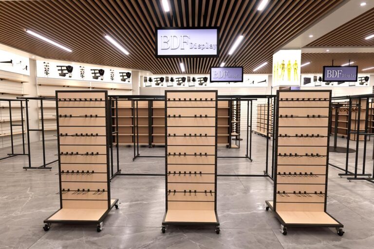 Stable metal hanging clothing racks for casual fashion garment display