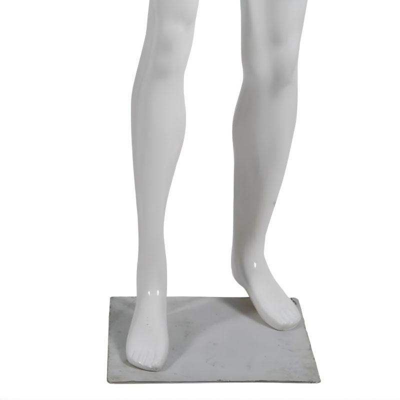 Heavy duty flat metal base plate and foot fitting detail for male mannequin
